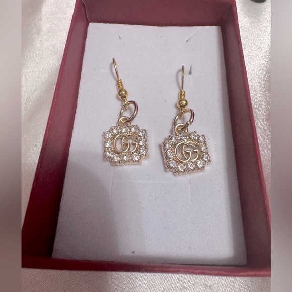 GG zipper pull up cycled earrings- Gold with rhinestone square shape. - Picture 4 of 5